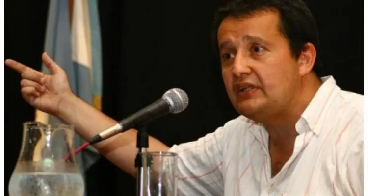 Carlos Del Frade expone sobre narcotráfico