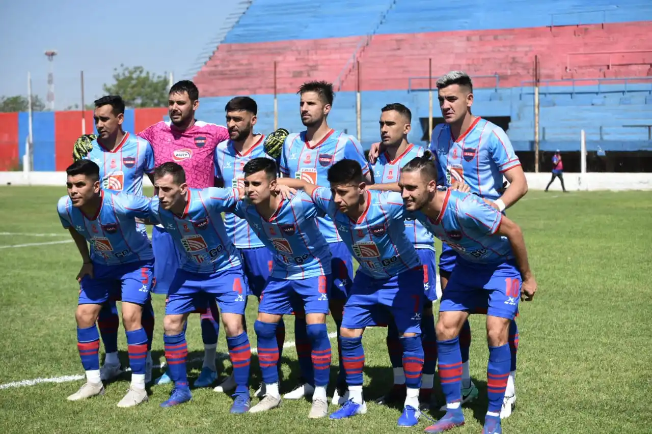 La más reciente formación de Güemes, con Politano en segundo lugar en la fila inferior.