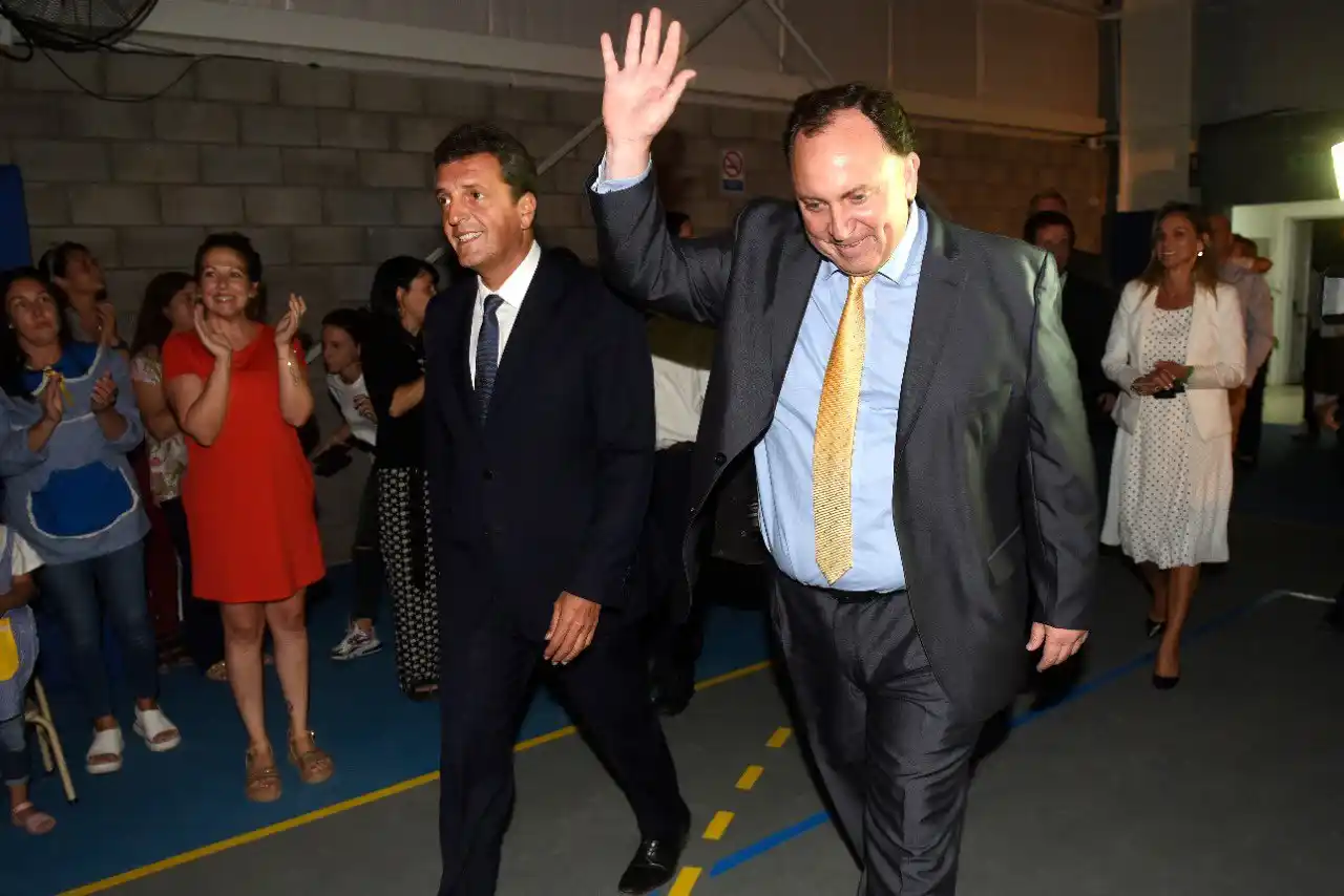 Sergio Massa en General Las Heras: Apoyó a los empleados despedidos de Cabaña Argentina