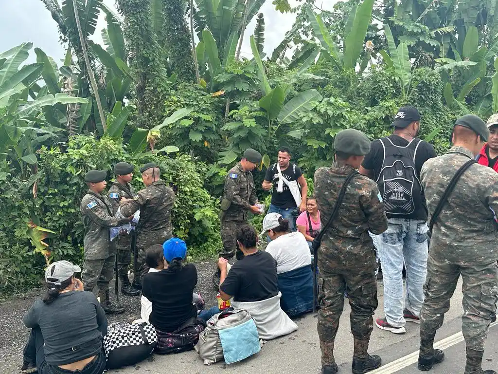 TRAS RETENCIÓN EN LA FRONTERA: se desintegra en Guatemala caravana de migrantes que iba a EE.UU.