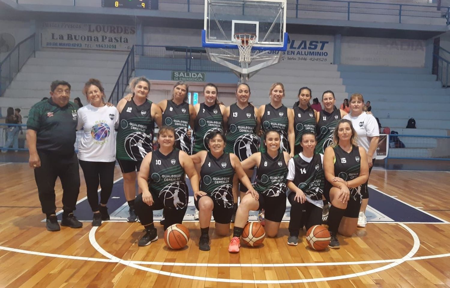 Este es el equipo de B.H. de maxibasquetbol femenino que está participando en la Liga Centro de Entre Ríos.