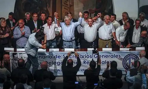 Moyano y Barrionuevo se juntaron parar reclamar y acordaron realizar un paro 