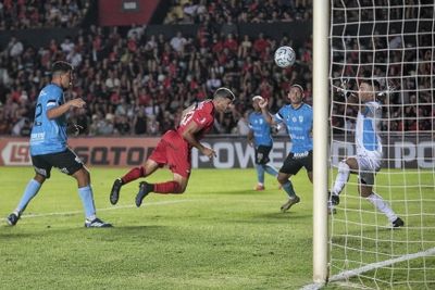 Colón no pudo ante Temperley en su debut y se quedó con el empate