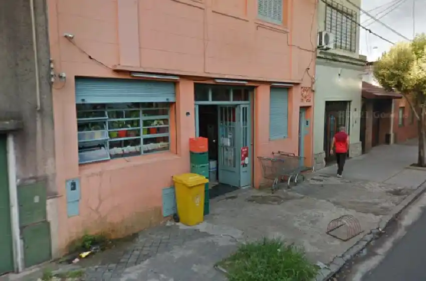 Ingresó al supermercado y cuando salió le habían robado una importante suma de dinero de la camioneta