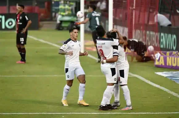 Newells volvió a defraudar, perdió con Independiente y estiró la racha negativa