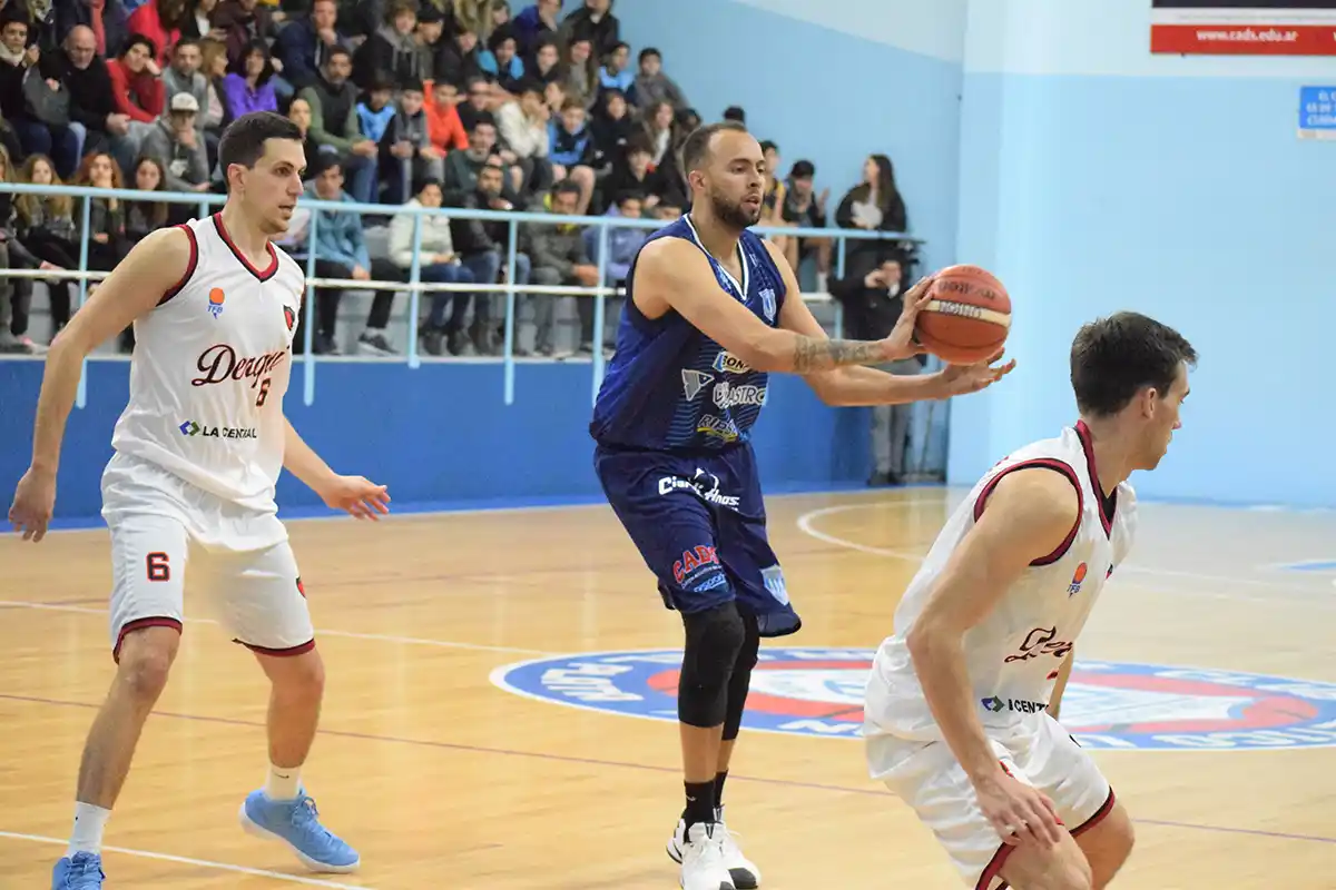 Unión debutó con una derrota en el Federal