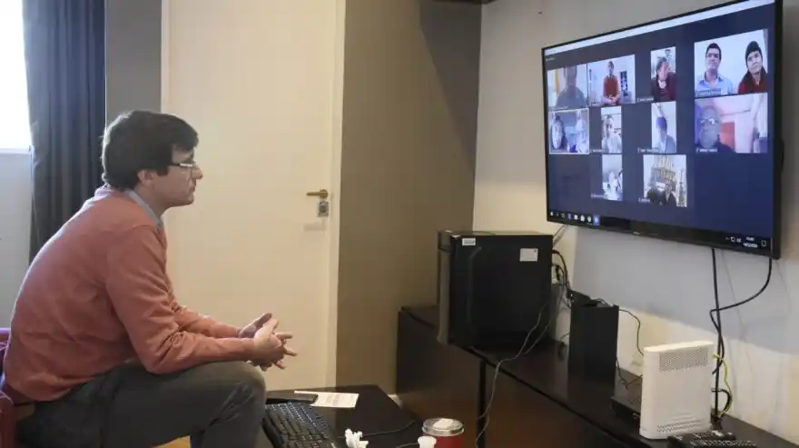 Lucas Ghi, en aislamiento porque sus padres tienen coronavirus: "Sigue al frente de la Comuna desde su domicilio" 