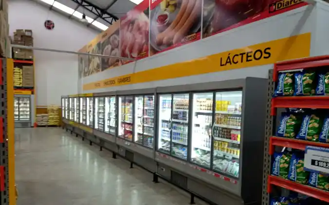 Un supermercado mayorista de la ciudad aceptará dolares "cara chica" y en mal estado, a un valor superior que el blue