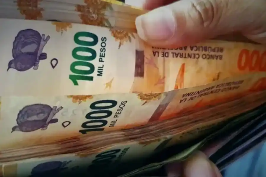 ¿Qué aumentos salariales y sumas fijas analiza el Gobierno?