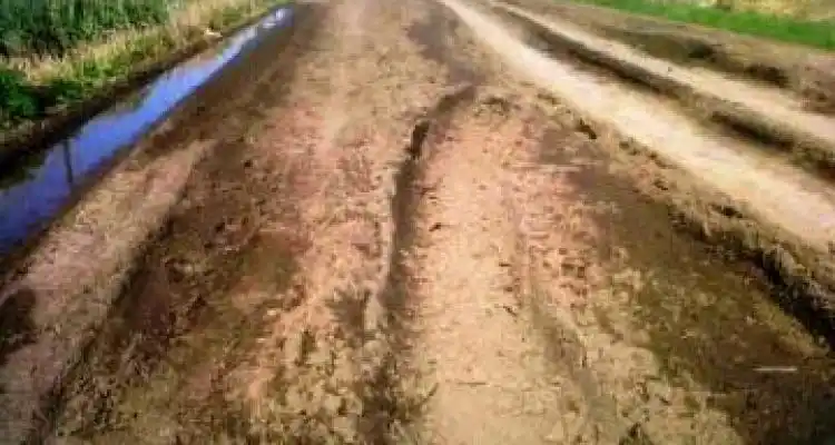 Reclaman por las obras prometidas en el camino de tierra hacia Ramallo