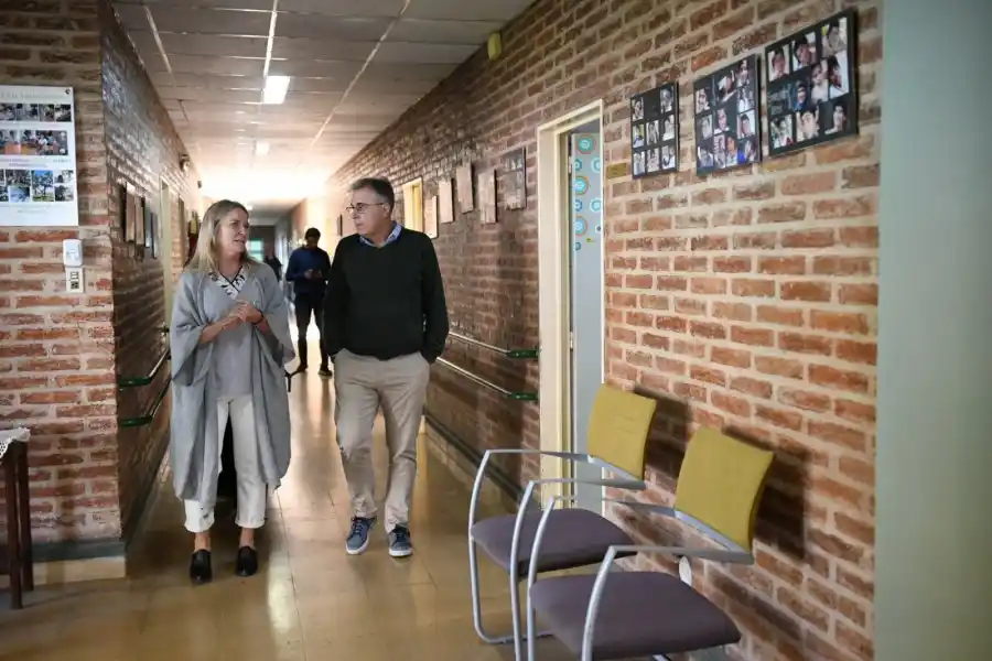 Castellano y la directora de APADIR, Silvana Pignolo