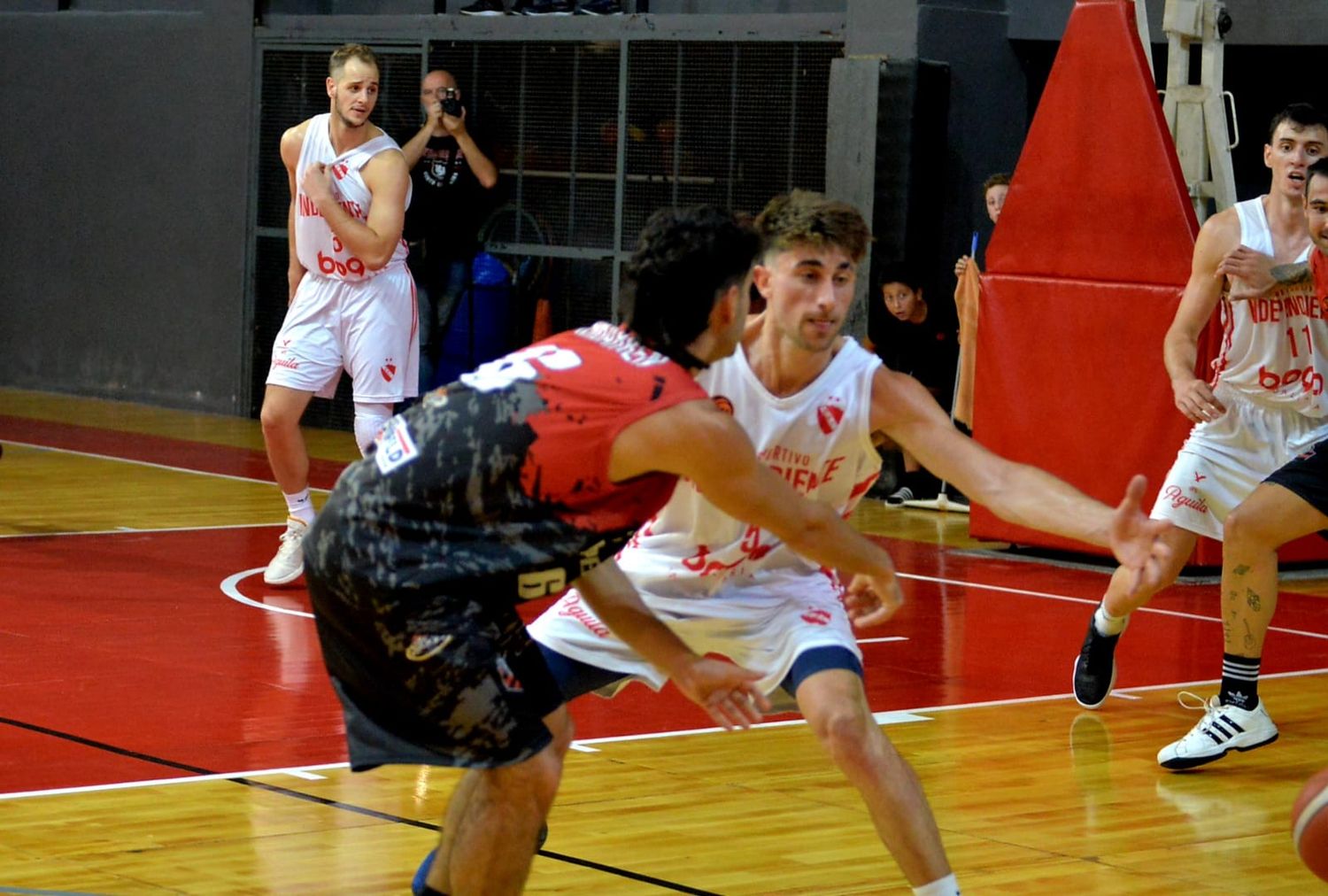 Fermín Iribarren fue uno de los iniciales en el debut de Independiente.