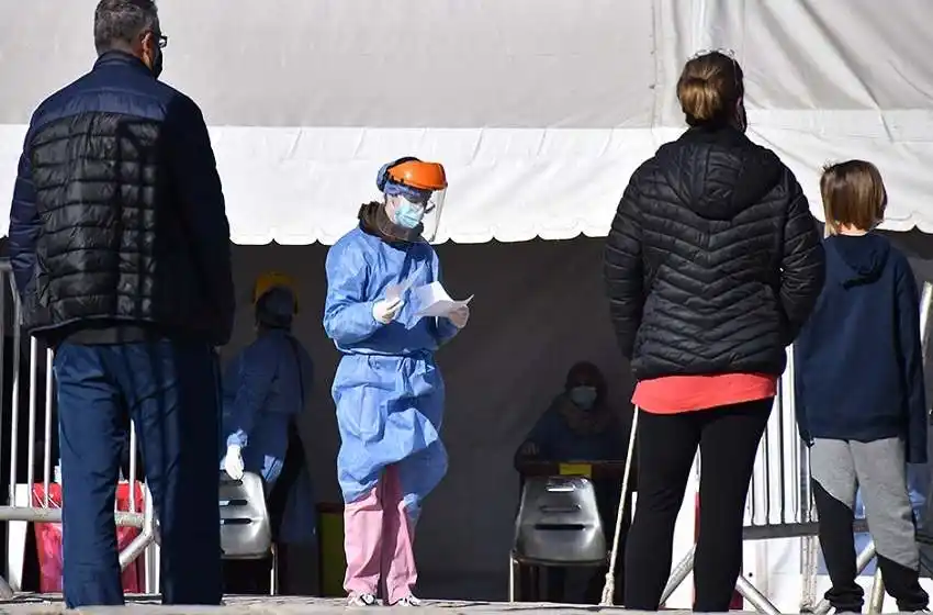 Coronavirus: «Ómicron no es tan agresiva; la principal preocupación hoy es Delta», afirmó el infectógo Hugo Pizzi