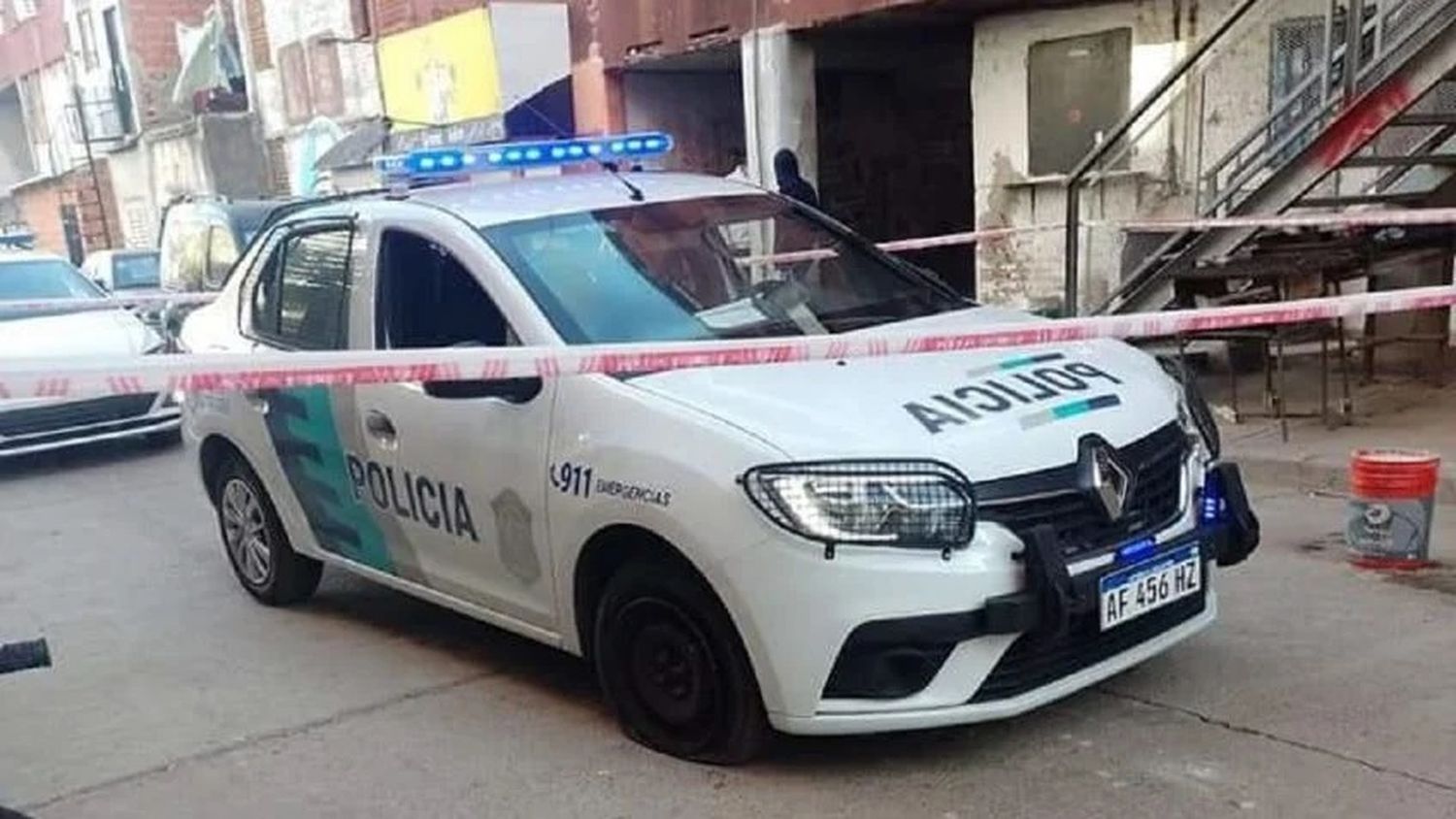 La policía investiga el doble crimen cometido con una katana.