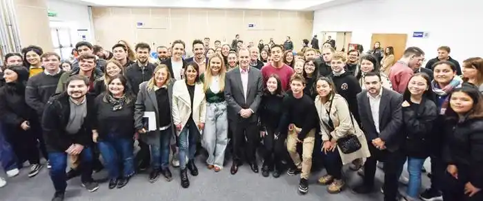 Bordet llamó a los jóvenes de la  provincia a participar del  programa �SGestión para el Desarrollo⬝