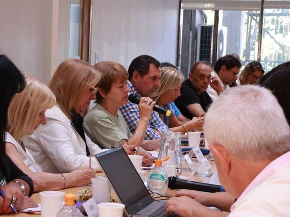 La Provincia recibe a docentes, estatales y judiciales para discutir salarios