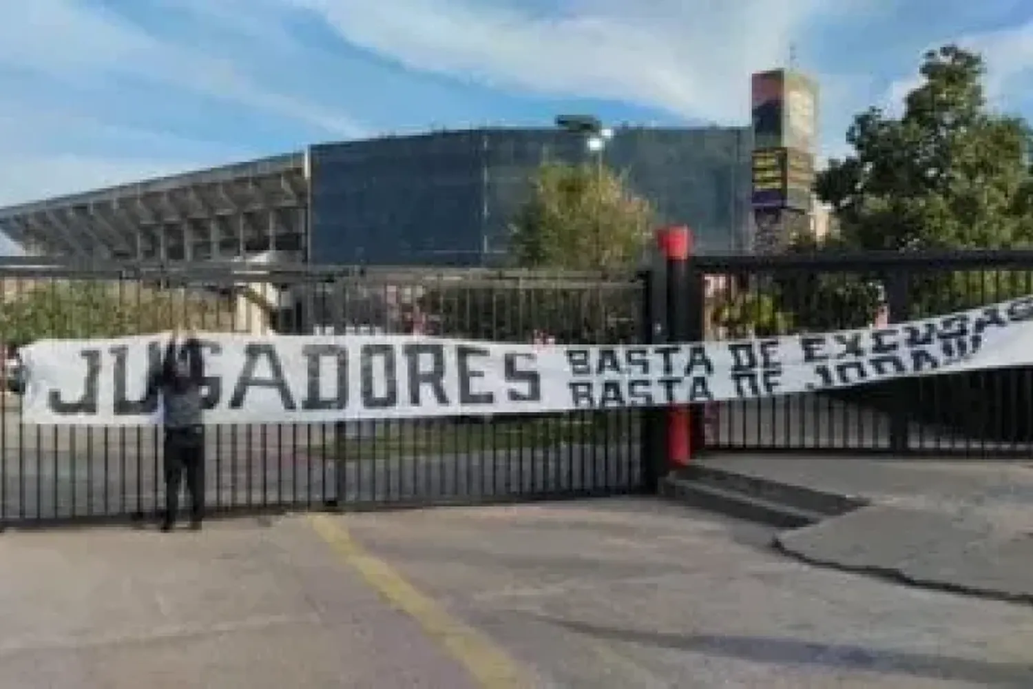 La bandera amenazante contra los jugadores de Colón SF