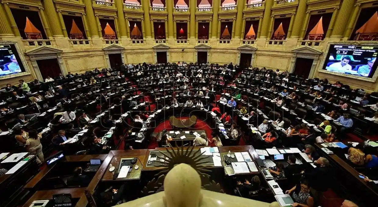 Deuda: Guzmán informa al Congreso sobre la renegociación