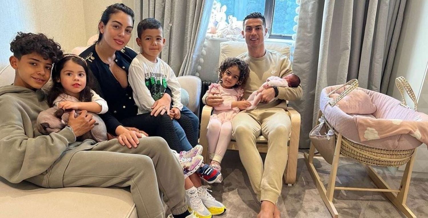 Con una foto familiar, Cristiano Ronaldo y Georgina Rodríguez presentaron a su hija