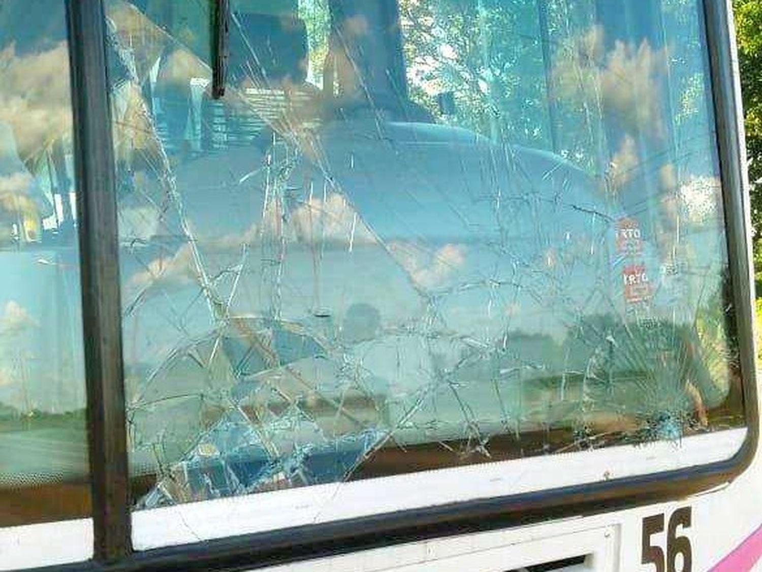 Policías investigaban un robo y fueron 
atacados por inadaptados en el Nam-Qom