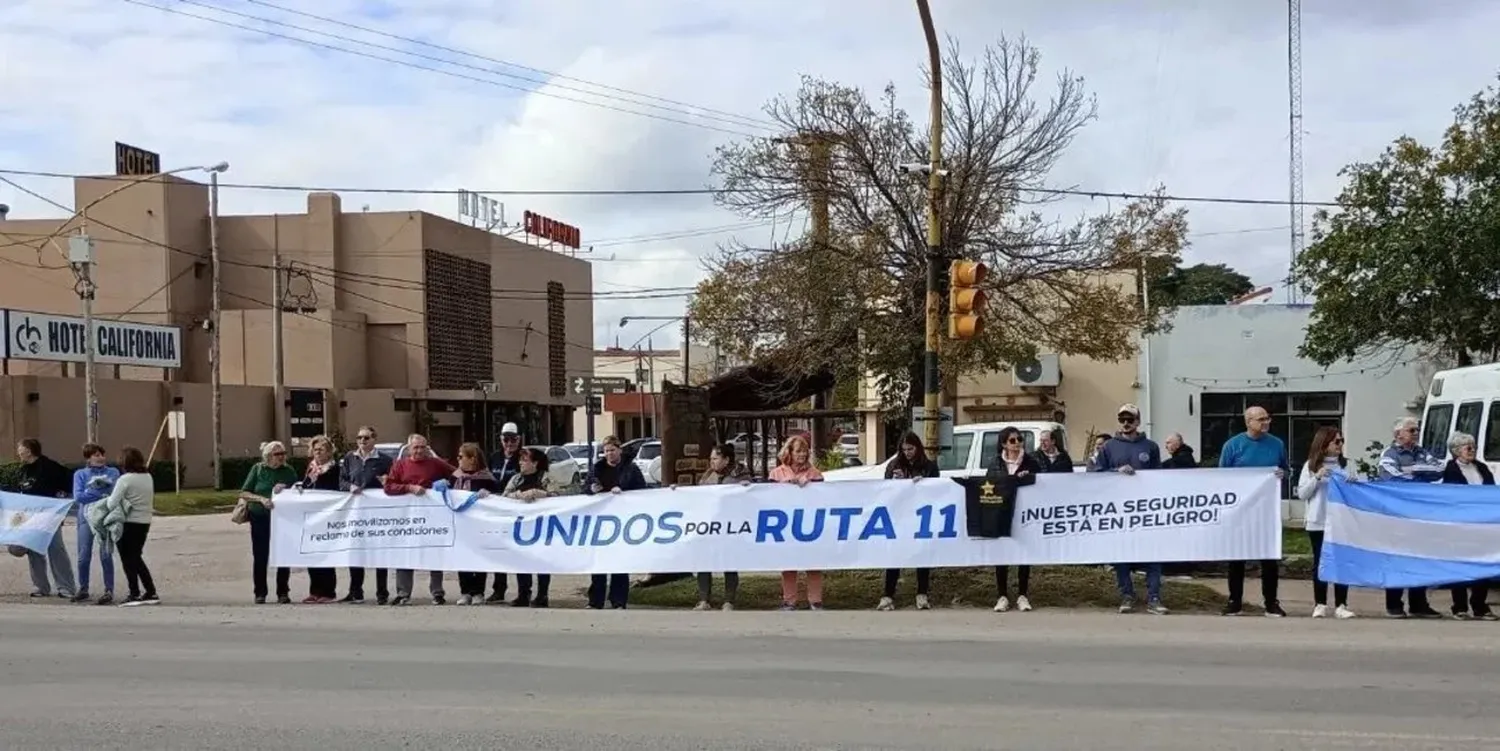 "Unidos por la Ruta 11" es la consigna que surgió de manera espontánea y se extendió en todo el corredor vial. Foto: Gentileza Ruta 11 en Emergencia