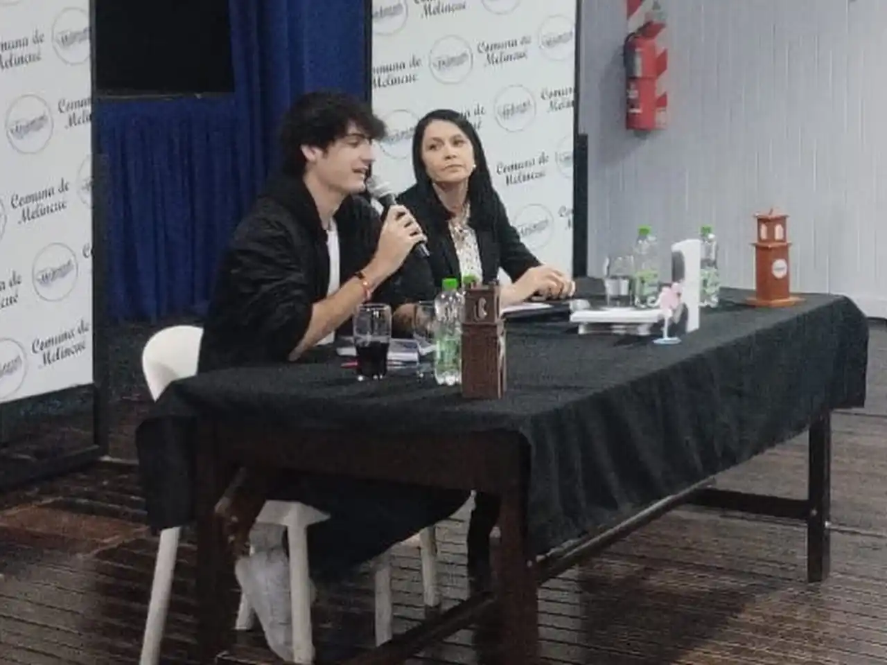 Matías, en plena presentación de su libro.