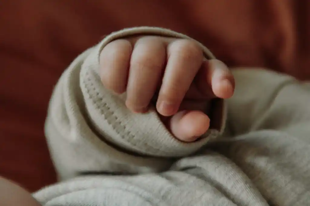 Un enfermero intentó reanimarla, aunque no lo logró.