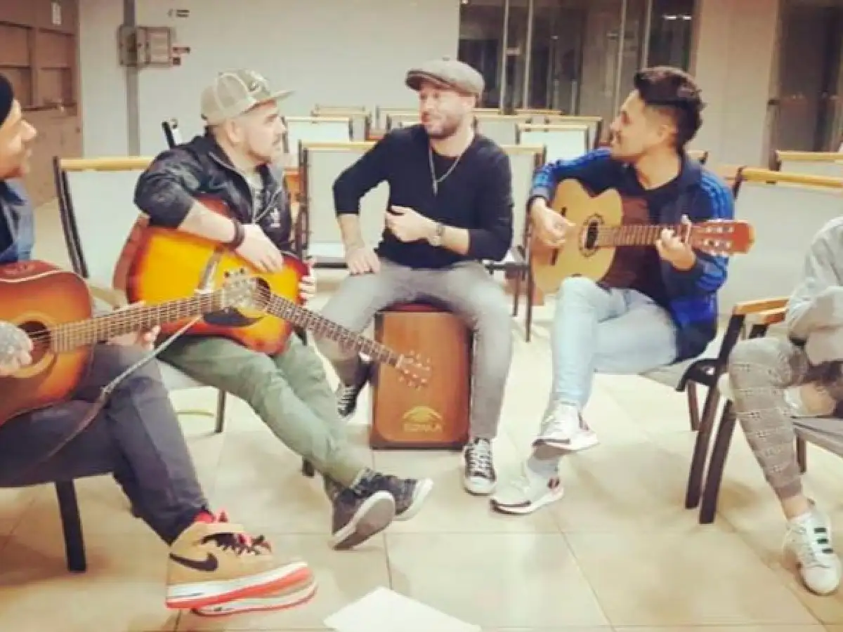 Cumbre de cuarteteros con asado y guitarra