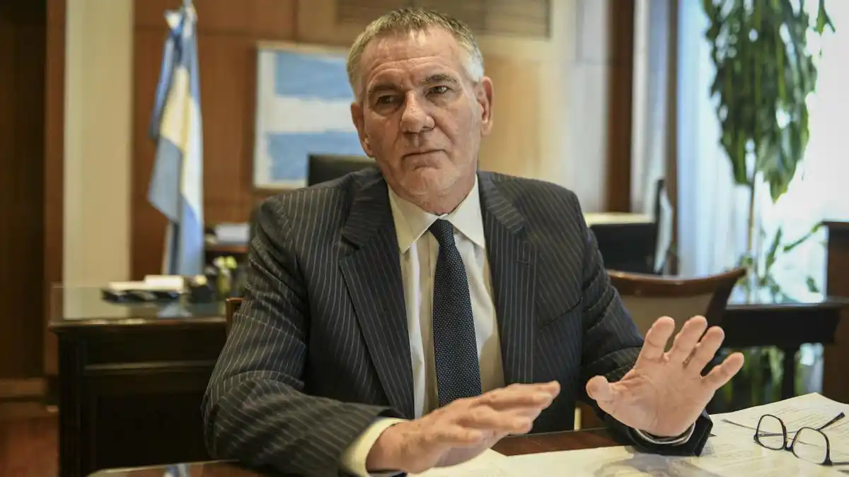 El diputado oriundo de La Plata, Carlos Castagneto, le recomendó a Milei que "se saque a algunos personajes de encima"