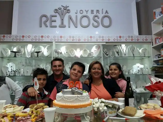 “Estoy muy feliz de haber podido festejar el 80º Aniversario de la joyería que inició mi padre”