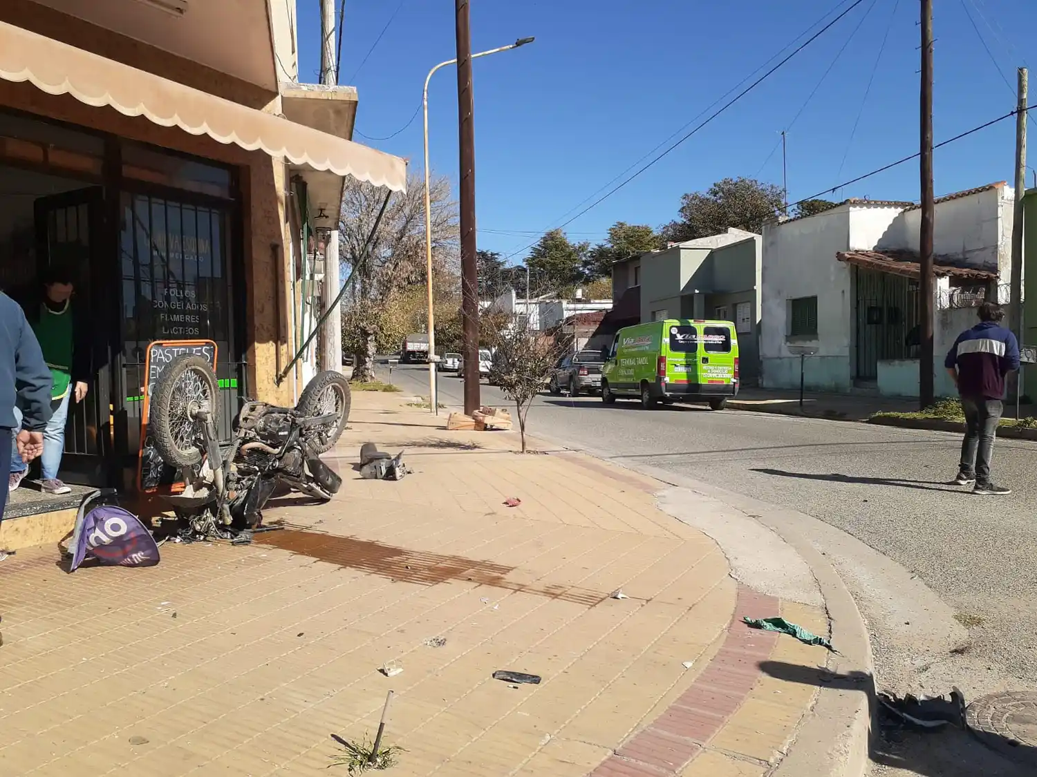 Un motociclista sufrió heridas tras un choque en Mosconi y Basilico