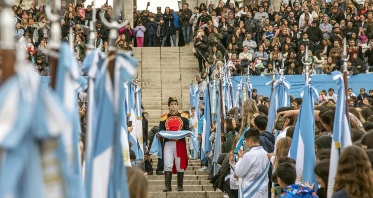 Más de 5.500 chicos de 4° grado provenientes de distintos puntos de las provincias de Santa Fe, Córdoba, Buenos Aires, Entre Ríos y la Ciudad Autónoma de Buenos Aires, juraron su lealtad a la bandera. Foto: Gentileza