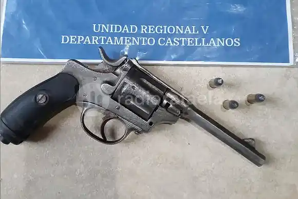 Le compró un arma a un cliente de su negocio para “evitar que sea utilizada para robar”