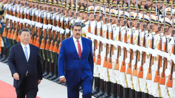 Maduro culmina su visita a China con la promesa de LLEGAR A LA LUNA (+Videos)