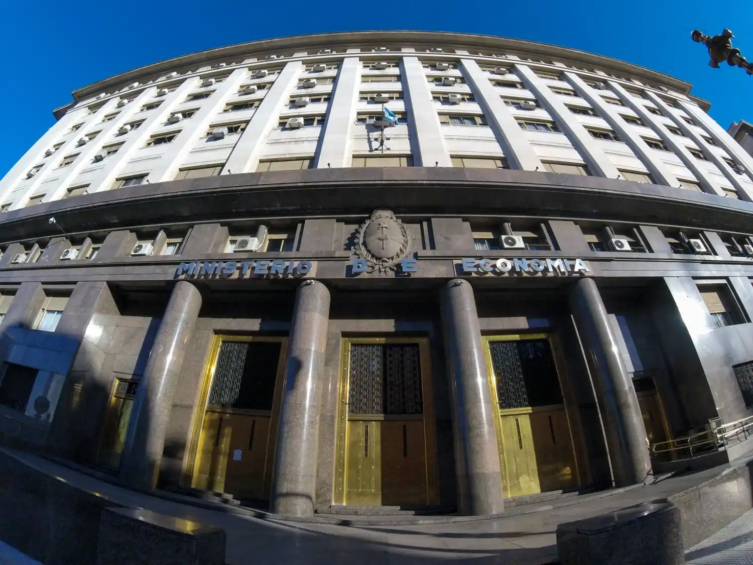 Economía aplicó un fuerte recorte de gastos.