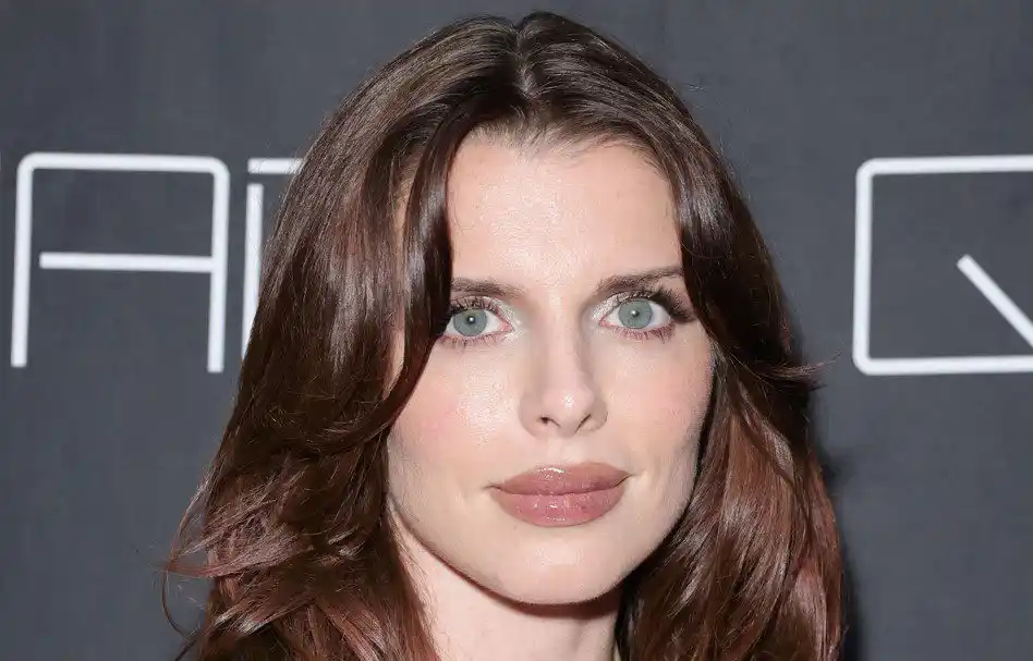 Julia Fox hace candentes revelaciones de su relación con Kanye West