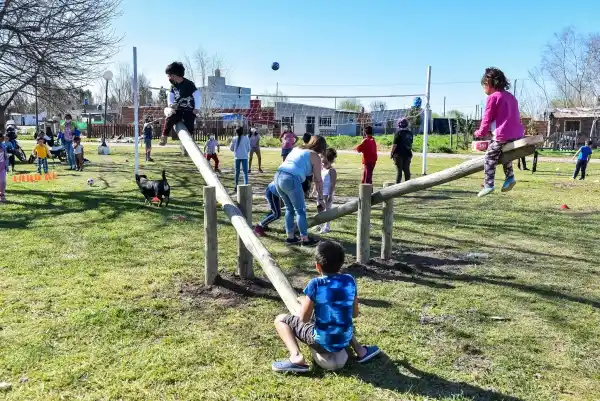“Plaza en Familia con María” invita a los vecinos de San Cayetano a una tarde de celebración