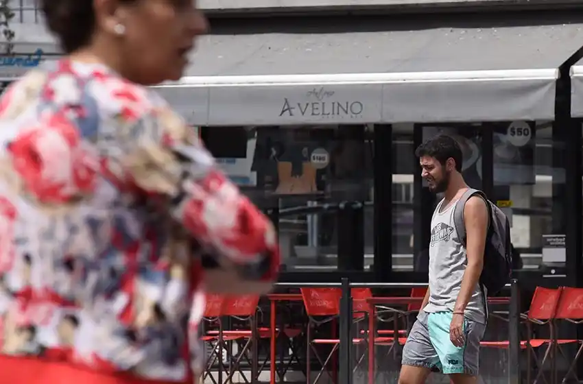 La lluvia duró poco y este martes vuelve el calor