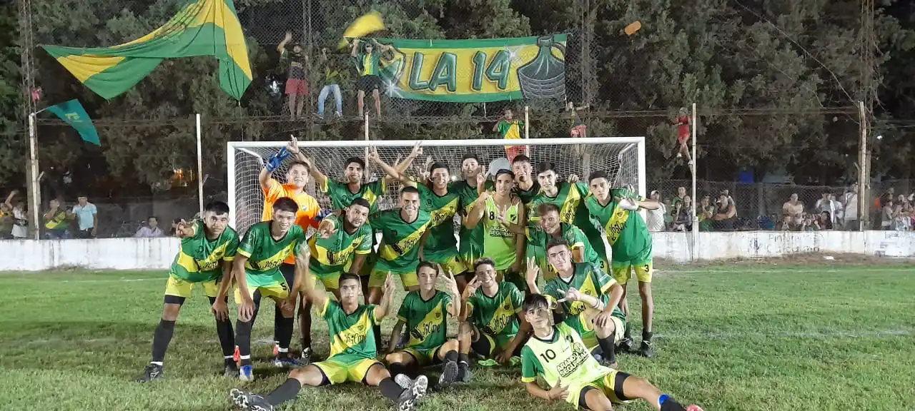 "El que pega primero, pega dos veces". Este dicho hace referencia sobre la ventaja que se obtiene cuando se anticipa a los acontecimientos, logrando un efecto mucho más efectivo. Algo de esto ocurrió con Urquiza y Quilmes, el auriverde golpeó temprano y se quedó con la victoria.