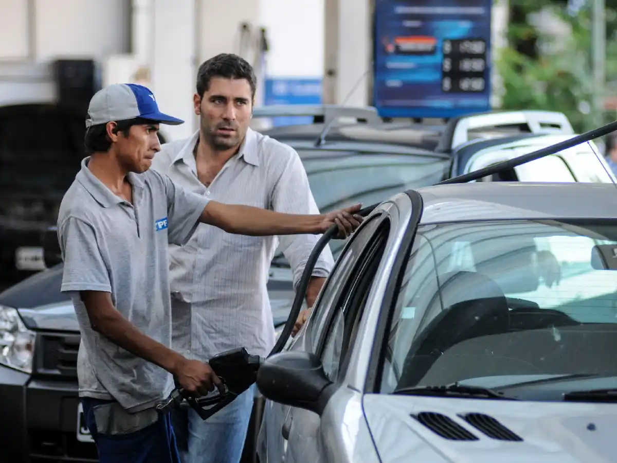 El Gobierno publicó una guía para ahorrar hasta 30% de combustibles al usar el auto