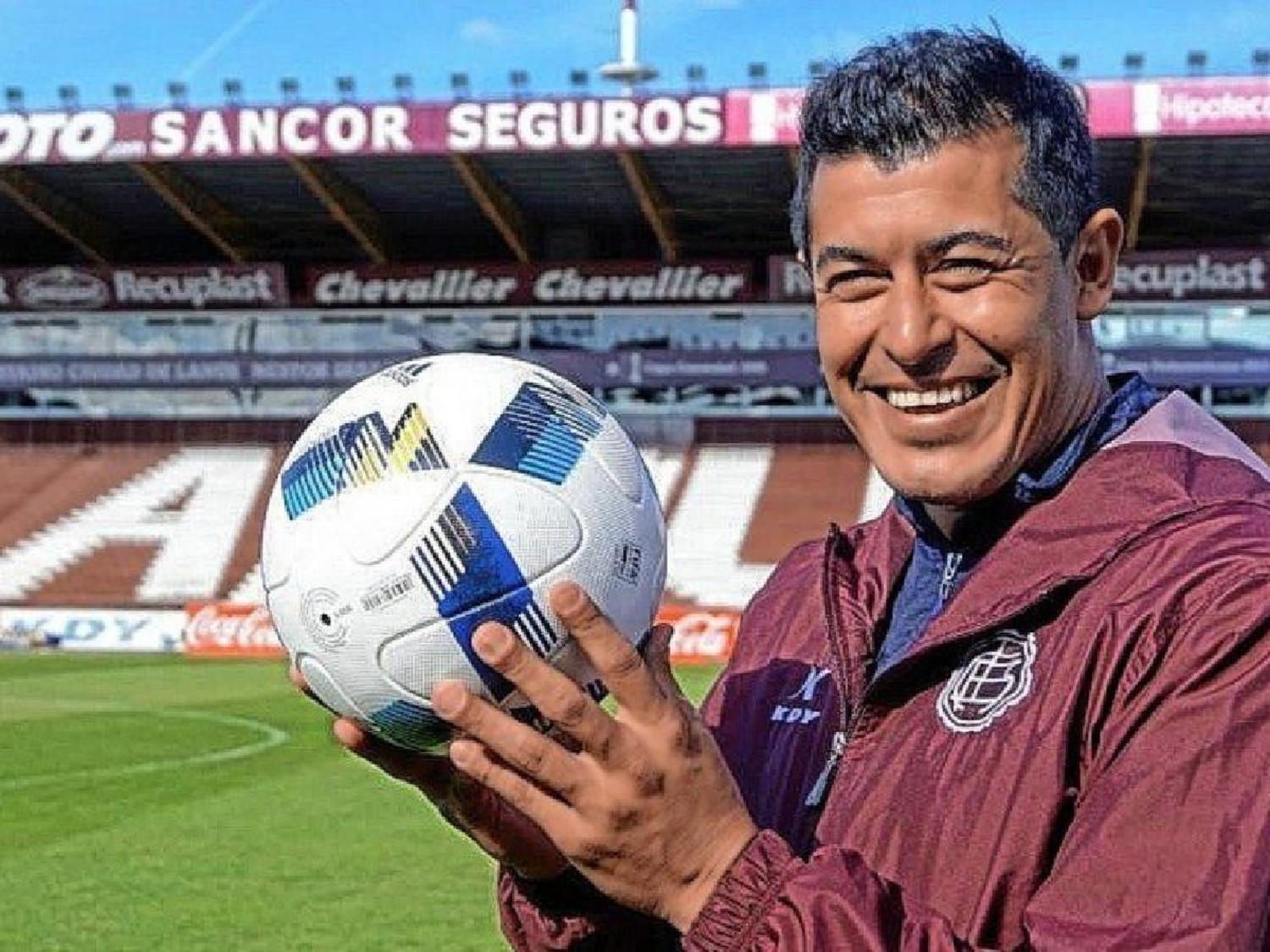  El técnico Almirón regresa a Lanús