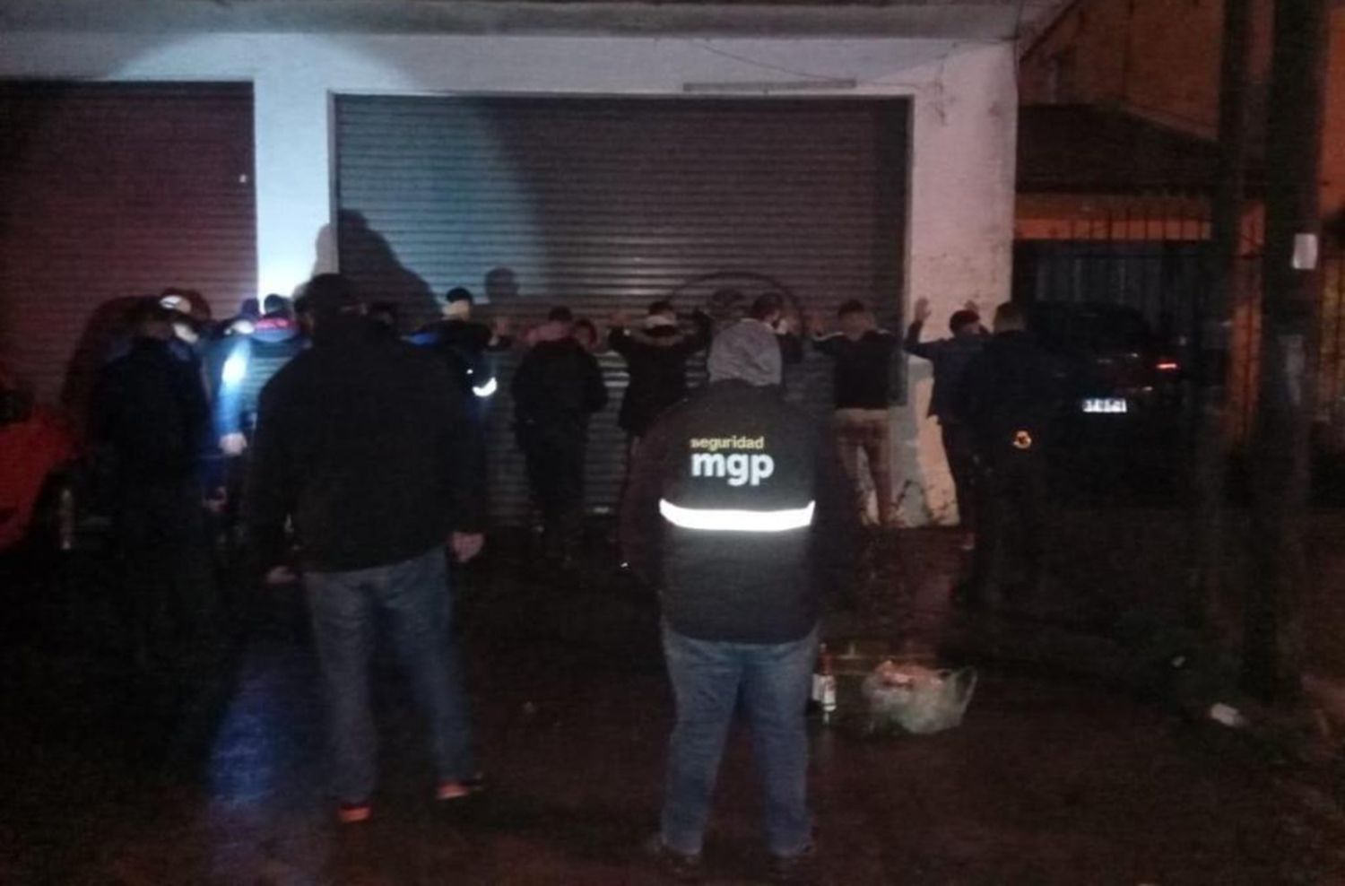 Desarticularon una fiesta clandestina en el barrio Jorge Newbery con más de 70 jóvenes