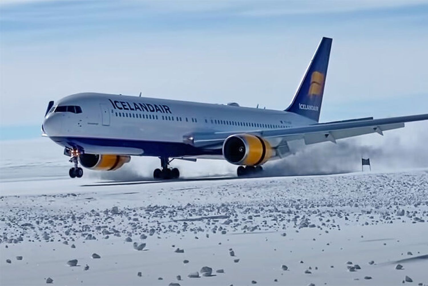 Un Boeing 767 de Icelandair regresó a la Antártida