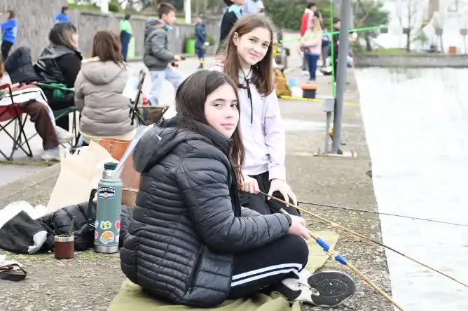 Pesca recreativa en La Bajadita: familias y chicos disfrutaron de una jornada al aire libre