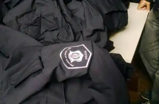Merlo: Detenidos sospechados de robar vestidos de policía