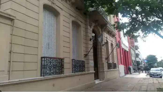 Allanan 11 geriátricos entrerrianos y denuncian “orgía de sobreprecios”