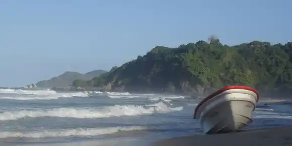 Autoridades realizan operaciones aéreas en búsqueda de más víctimas del naufragio en Güiria