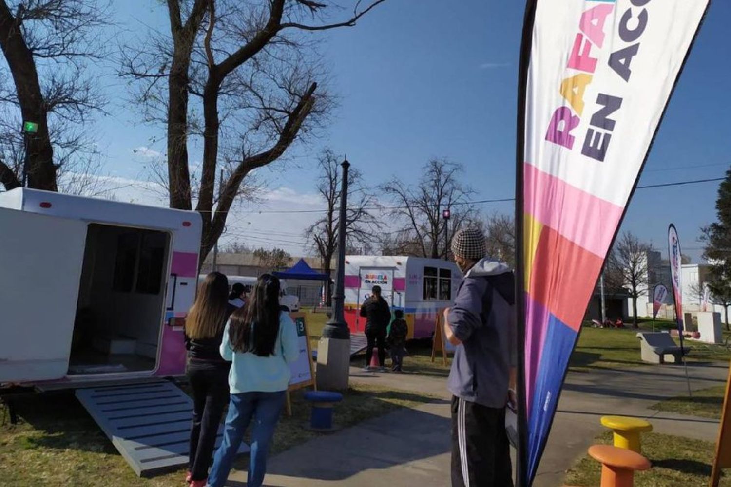 Rafaela en Acción permanecerá una semana más en la Plaza Italia