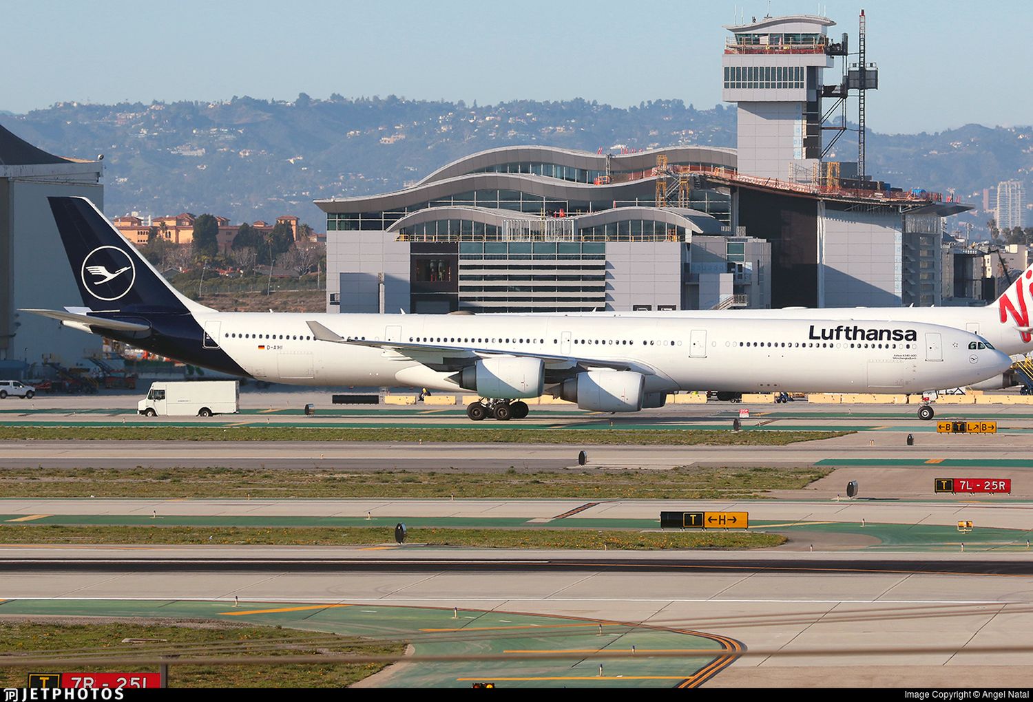 Lufthansa rescues more A340-600s from the desert