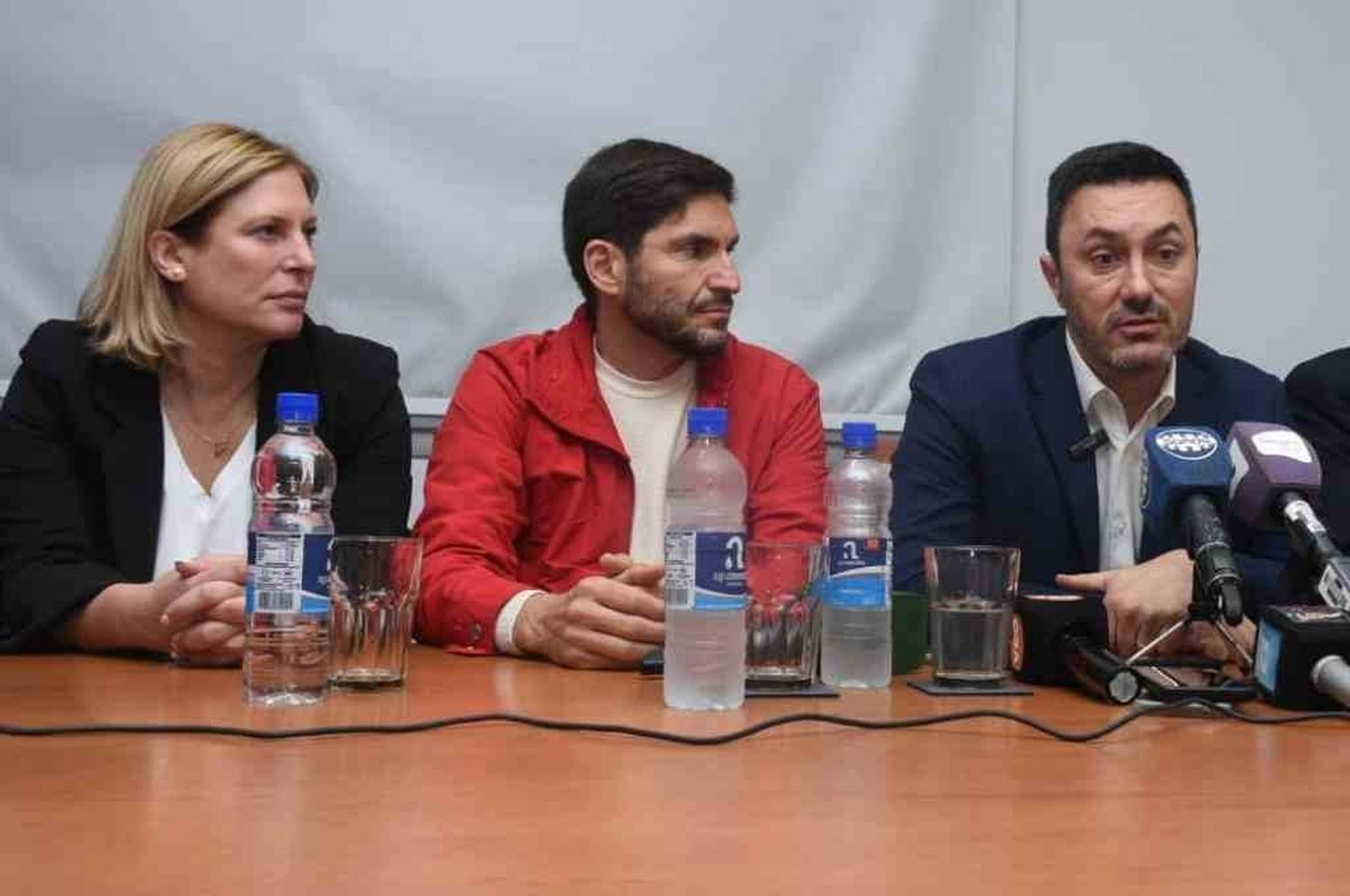 Pullaro acompañó al candidato a vicepresidente de Juntos por el Cambio, Luis Petri, junto a Gisela Scaglia, Juan Pablo Poletti, Luis Brandoni y Silvina Cian.